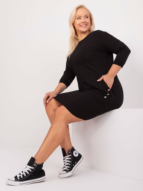 Czarna dresowa sukienka plus size z guzikami